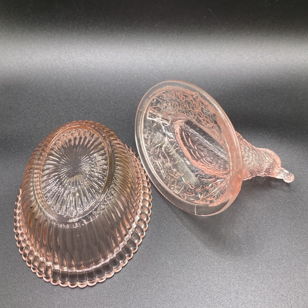 BOYD GLASS ROBIN ON NEST with BERRY LIGHT ROSE - Picture 10 of 13